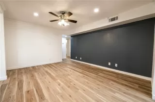 Photo #3: 2391692 Listing