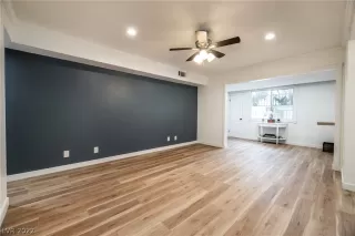 Photo #4: 2391692 Listing