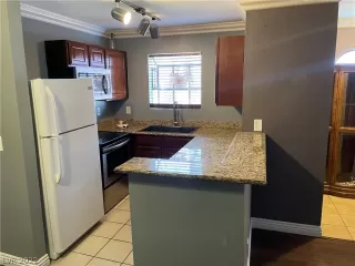 Photo #4: 2391739 Listing