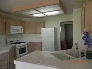 Photo #3: 2391749 Listing 