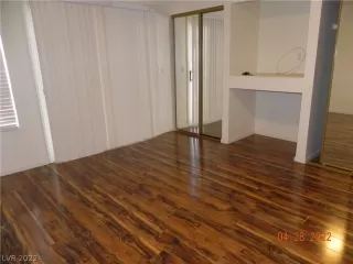 Photo #5: 2391749 Listing 