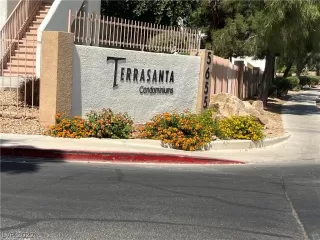 Photo #2: 2391772 Listing