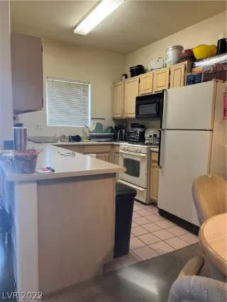 Photo #4: 2391772 Listing