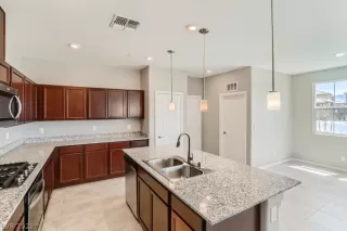 Photo #6: 2391785 Listing