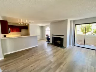 Photo #3: 2391790 Listing