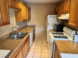 Photo #2: 2391795 Listing 