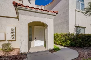 Photo #1: 2391890 Listing 
