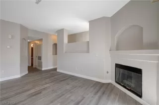 Photo #3: 2391890 Listing 
