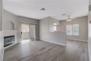 Photo #5: 2391890 Listing 