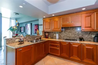 Photo #3: 2391930 Listing