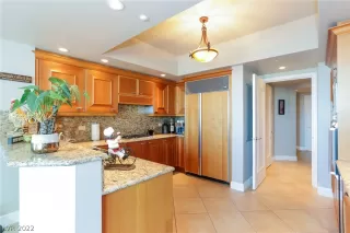 Photo #5: 2391930 Listing