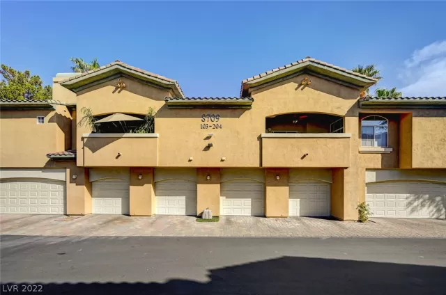 MLS: 2391932 Condo For Sale