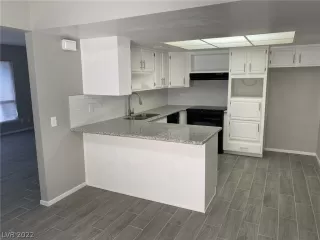 Photo #3: 2391956 Listing