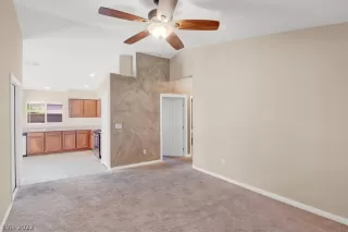 Photo #3: 2391958 Listing