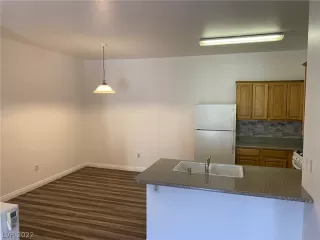 Photo #6: 2391983 Listing