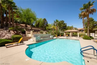 Photo #6: 2391984 Listing