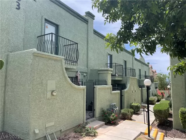 MLS: 2392009 Condo For Sale