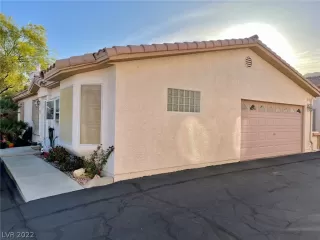 Photo #1: 2392013 Listing