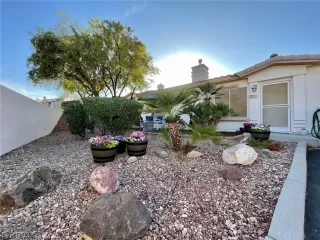 Photo #2: 2392013 Listing