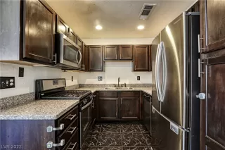 Photo #6: 2392041 Listing