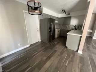 Photo #6: 2392045 Listing