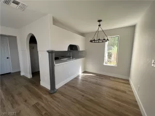 Photo #3: 2392048 Listing