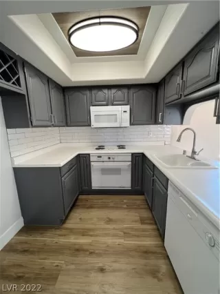 Photo #4: 2392048 Listing