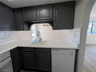 Photo #5: 2392048 Listing