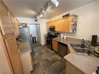 Photo #5: 2392051 Listing 