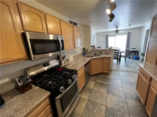 Photo #6: 2392051 Listing 