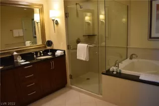 Photo #4: 2392062 Listing