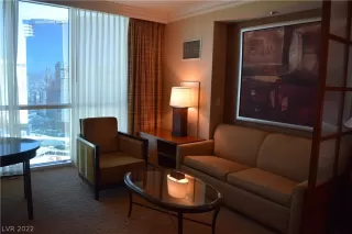 Photo #6: 2392062 Listing