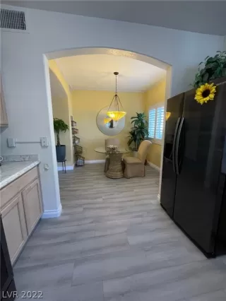 Photo #4: 2392070 Listing 