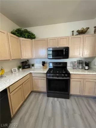 Photo #6: 2392070 Listing 