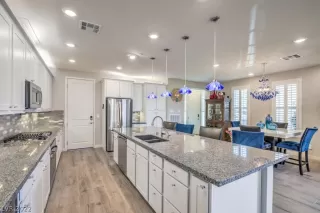 Photo #1: 2392072 Listing 