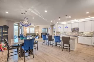 Photo #2: 2392072 Listing 