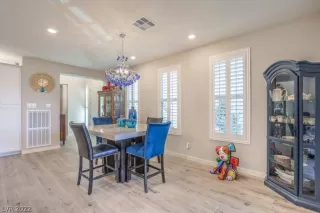 Photo #5: 2392072 Listing 