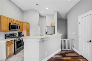 Photo #4: 2392081 Listing