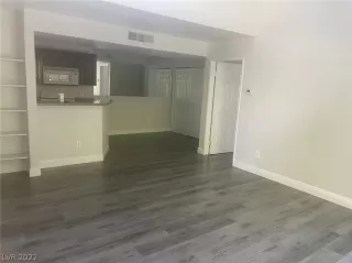 Photo #2: 2392098 Listing 