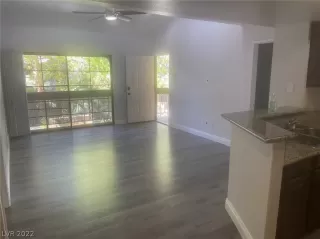 Photo #3: 2392098 Listing 