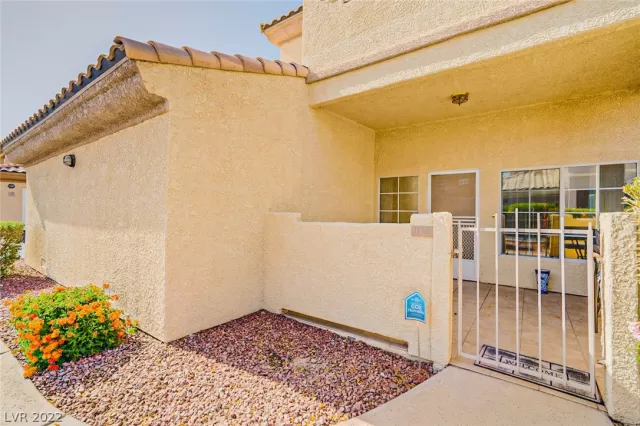 MLS: 2392101 Condo For Sale