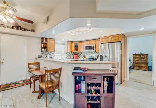 Photo #5: 2392101 Listing 