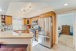 Photo #6: 2392101 Listing 