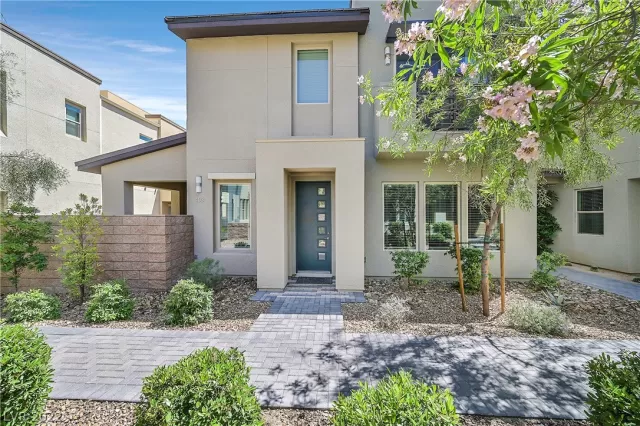 MLS: 2392176 Condo For Sale