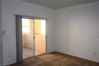 Photo #5: 2392187 Listing 