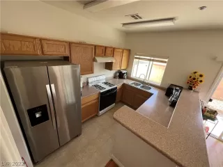 Photo #3: 2392198 Listing