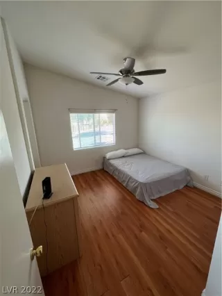 Photo #5: 2392198 Listing