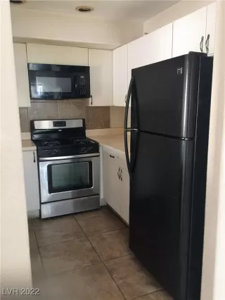 Photo #4: 2392200 Listing 