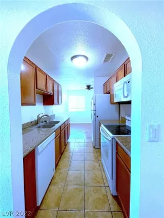 Photo #4: 2392204 Listing