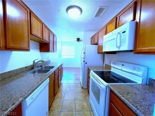 Photo #5: 2392204 Listing